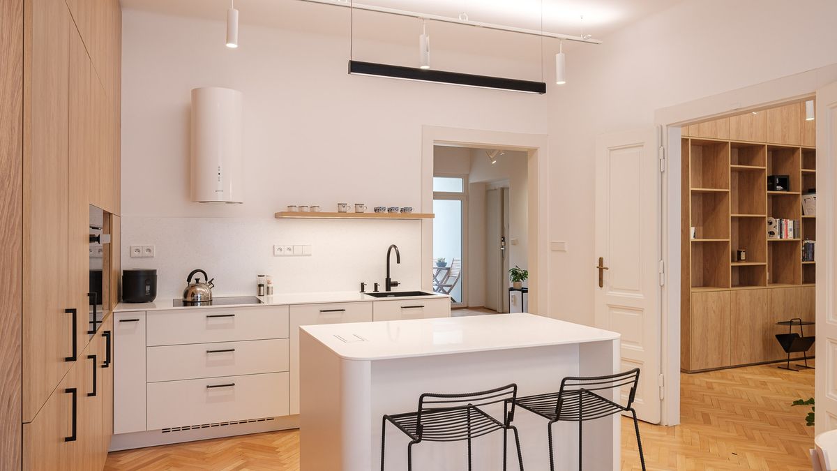 Vinohradský byt s vysokými stropy nabízí rodině klid, pohodu a soukromí